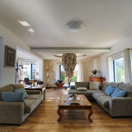 Villa Aisopou 2 *